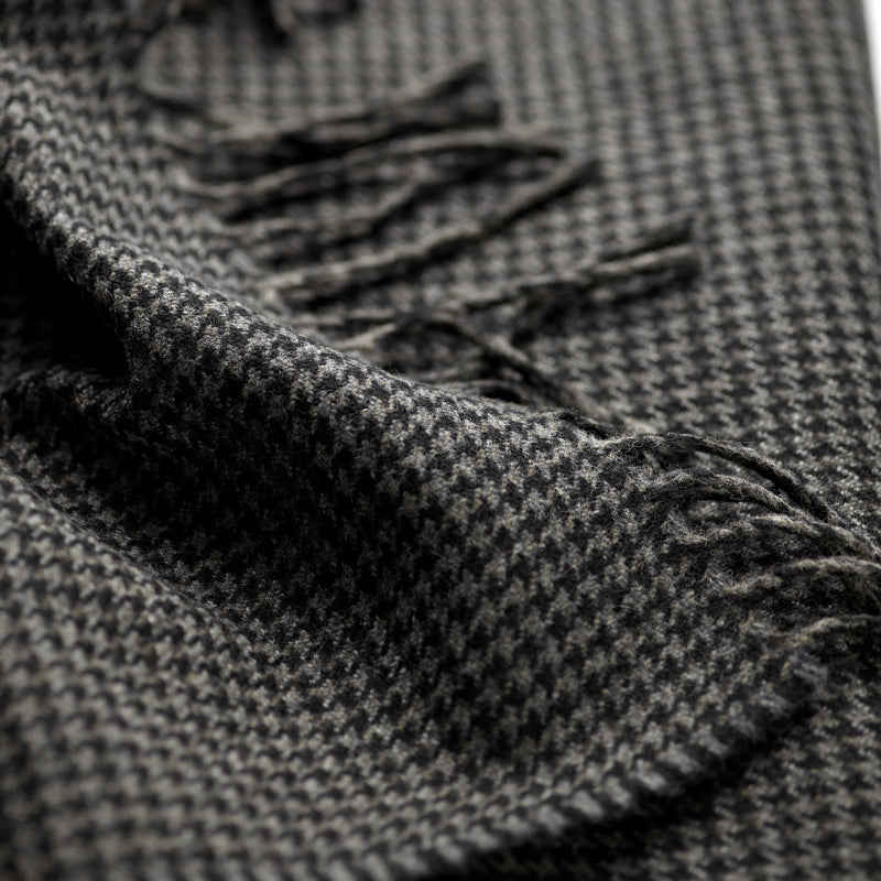 FoxBrothers-Luxury-51%-Cashmere-49%-Merino-Wool-Scarf-Charcoal-Houndstooth-with-fringe.